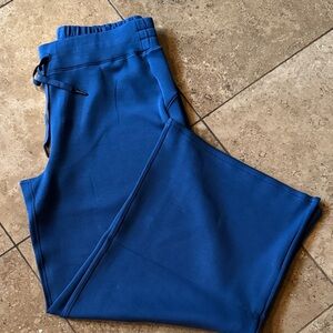 SPANX Woman’s Air essentials, wide leg pant. Faded indigo